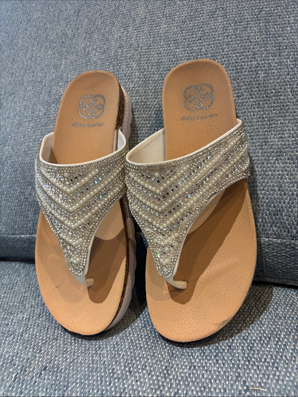 Daisy Fuentes bling pearl sandals! 9